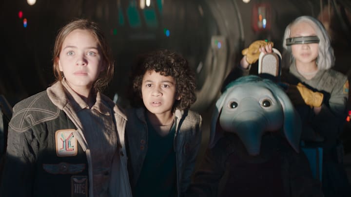 (L-R) SM-33 (Nick Frost), Fern (Ryan Kiera Armstrong), Wim (Ravi Cabot-Conyers), Neel (Robert Timothy Smith), KB (Kyriana Kratter) in Lucasfilm’s STAR WARS: SKELETON CREW, exclusively on Disney+. Photo courtesy of Lucasfilm. ©2024 Lucasfilm Ltd. & TM. All Rights Reserved.