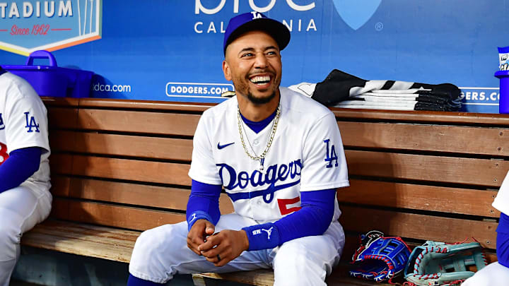 Betts finalmente hizo su debut en el campocorto de los Dodgers
