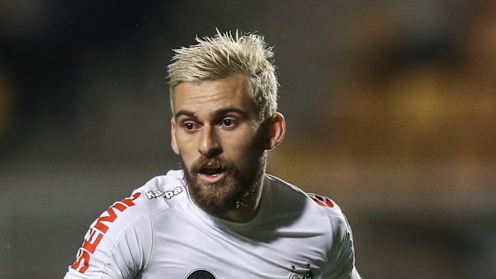 Lucas Lima trabalhou normalmente com o elenco e pode reestrear com a camisa do Alvinegro Praiano