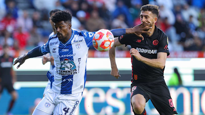 El brasileño Eduardo Bauermann y el portugués Paulinho Dias durante la fase regular