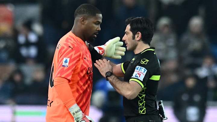 Mike Maignan dénonce les cris racistes adverses