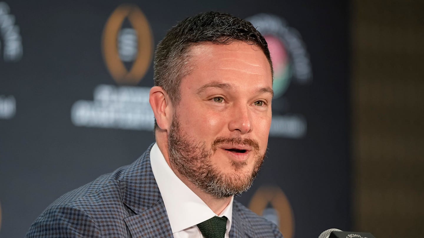 Dan Lanning Addresses Quarterback Dante Moore's Mental Health Advocacy