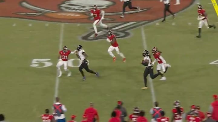 Lamar Jackson blocking for Derrick Henry.