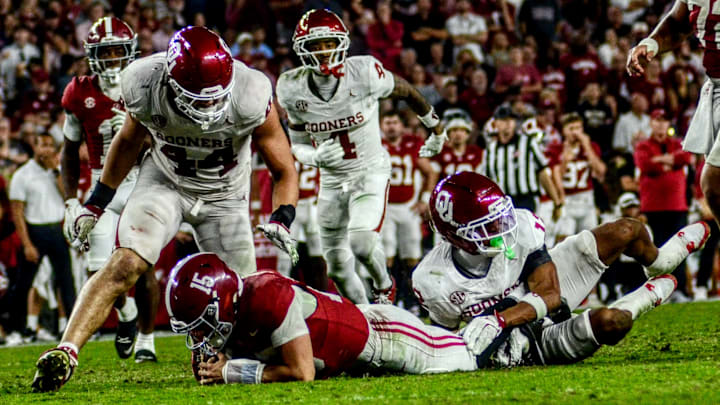 Oklahoma defensive end Taylor Wein, defensive back Devon Jordan chase down Alabama quarterback Ty Simpson Oklahoma defensive end Taylor Wein, defensive back Devon Jordan chase down Alabama quarterback Ty Simpson