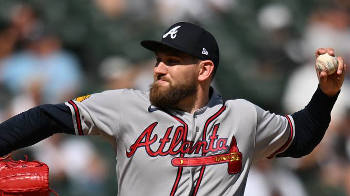 Aug 20, 2026; Chicago, Illinois, USA;  Atlanta Braves pitcher Dylan Lee (52) pitches against the Chicago White Sox during the eighth inning at Rate Field.  Mandatory Credit: Patrick Gorski-Imagn Images