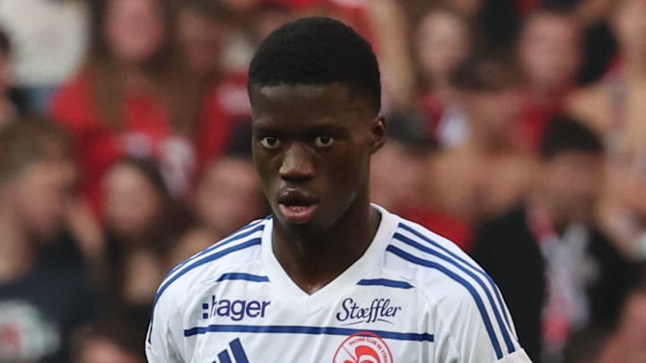 Chelsea are set to complete the signing of a 19-year-old defender from France.