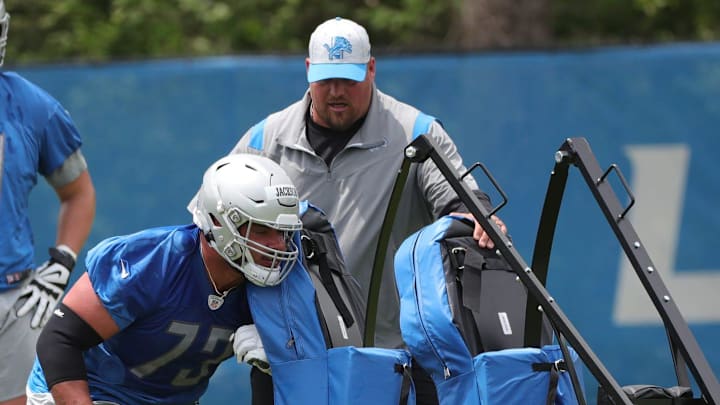 Detroit Lions offensive lineman Jonah Jackson goes through drills with assistant coach Hank Fraley during OTA practice Thursday, June 3, 2021, at the Allen Park practice facility.

Liions