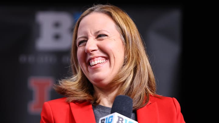Oct 2, 2024; Rosemont, IL, USA; USC head coach Lindsay Gottlieb during the 2024 Big Ten Womenís Basketball media day at Donald E. Stephens Convention Center. Mandatory Credit: Melissa Tamez-Imagn Images Oct 2, 2024; Rosemont, IL, USA; USC head coach Lindsay Gottlieb during the 2024 Big Ten Womenís Basketball media day at Donald E. Stephens Convention Center. Mandatory Credit: Melissa Tamez-Imagn Images