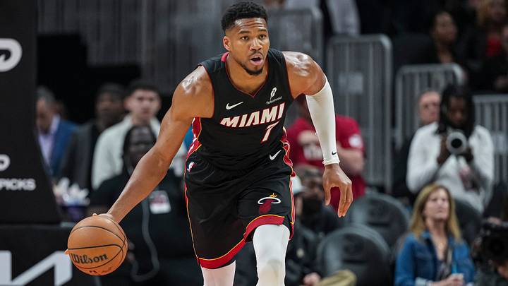 Miami Heat forward Giannis Antetokounmpo (7) controls the ball (Mandatory Credit: Dale Zanine-Imagn Images)
