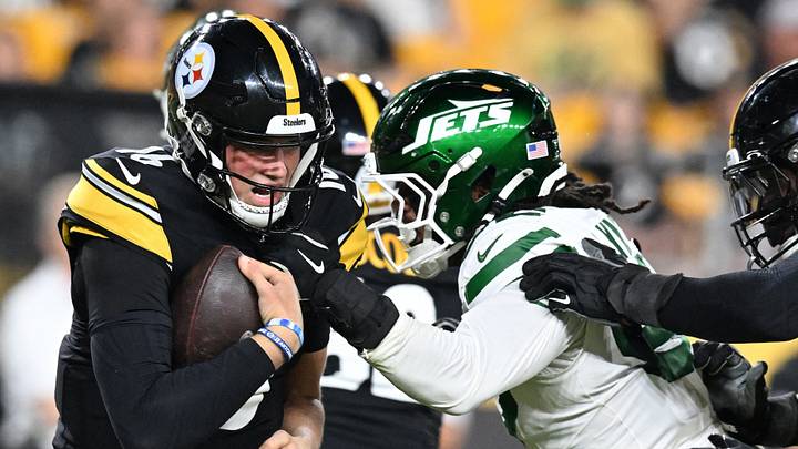 New York Jets defensive end Nate Lynn sacks Pittsburgh Steelers quarterback Drew Allar New York Jets defensive end Nate Lynn sacks Pittsburgh Steelers quarterback Drew Allar