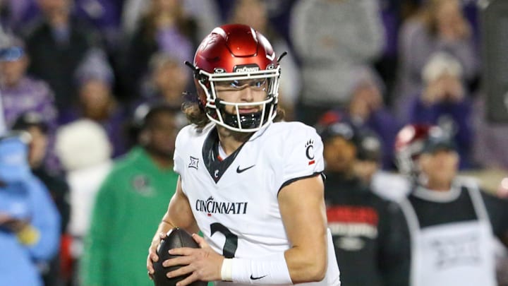 Nov 23, 2024; Manhattan, Kansas, USA; Cincinnati Bearcats quarterback Brendan Sorsby (2) drops back to pass during the first quarter against the Kansas State Wildcats at Bill Snyder Family Football Stadium. Mandatory Credit: Scott Sewell-Imagn Images Nov 23, 2024; Manhattan, Kansas, USA; Cincinnati Bearcats quarterback Brendan Sorsby (2) drops back to pass during the first quarter against the Kansas State Wildcats at Bill Snyder Family Football Stadium. Mandatory Credit: Scott Sewell-Imagn Images