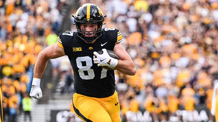 Sep 19, 2026; Iowa City, Iowa, USA;  Iowa Hawkeyes tight end Addison Ostrenga (87) runs for a touchdown after a reception against the UNI Panthers during the second quarter at Kinnick Stadium.  Mandatory Credit: Jeffrey Becker-Imagn Images