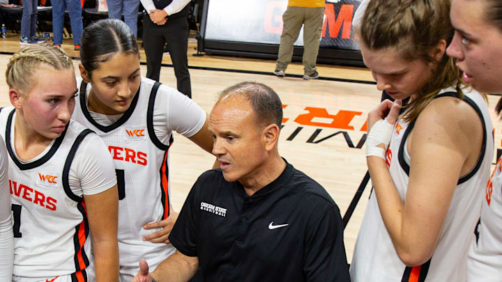 Oregon State head coach Scott Rueck, center, speaks to his team after defeating San Francisco 64-57 in a NCAA basketball game at Gill Coliseum on Thursday, Jan. 9, 2025, in Corvallis, Ore.