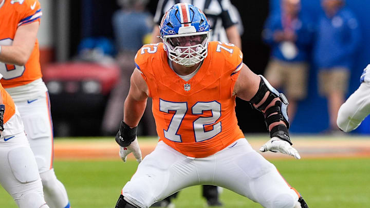 October 26, 2025: Denver Broncos offensive tackle Garett Bolles (72) looks to make a block in the second half of the football game between the Denver Broncos and Dallas Cowboys.