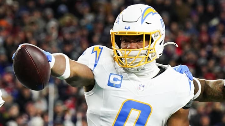 Los Angeles Chargers linebacker Daiyan Henley