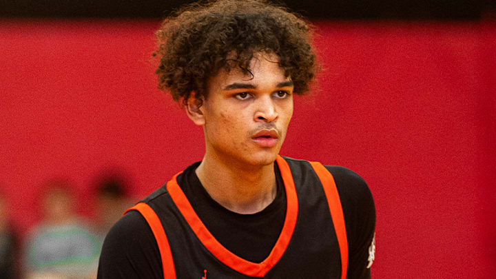 Coming off a superb sophomore season, Webster Groves combo guard Scottie Adkinson has committed to Mizzou. 