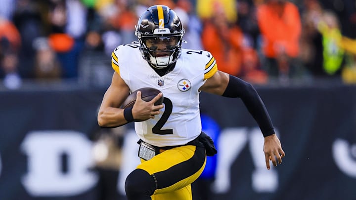Pittsburgh Steelers quarterback Justin Fields