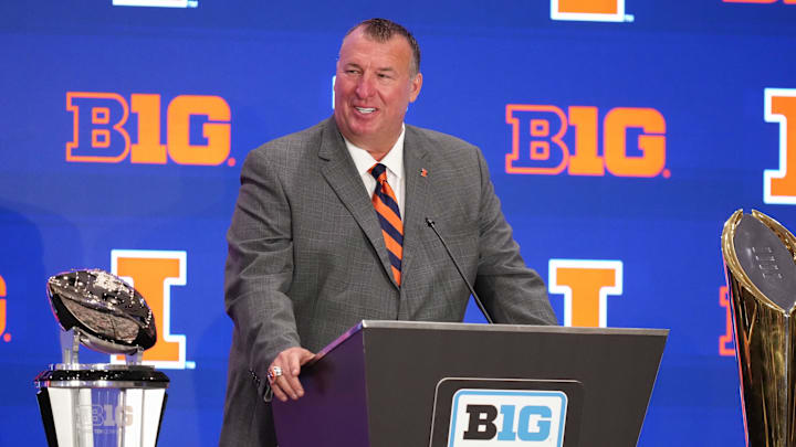 Jul 22, 2025; Las Vegas, NV, USA; Illinois head coach Bret Bielema speaks to the media during the Big Ten NCAA college football media days at Mandalay Bay Resort. Mandatory Credit: Lucas Peltier-Imagn Images Jul 22, 2025; Las Vegas, NV, USA; Illinois head coach Bret Bielema speaks to the media during the Big Ten NCAA college football media days at Mandalay Bay Resort. Mandatory Credit: Lucas Peltier-Imagn Images