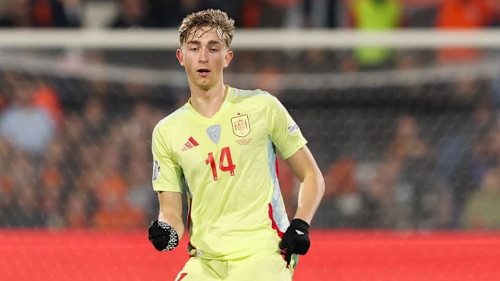 Dean Huijsen eligió jugar en la selección absoluta de España, a pesar de haber nacido en Países Bajos 