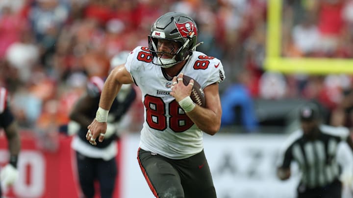 Nov 9, 2025; Tampa, Florida, USA; Tampa Bay Buccaneers tight end Cade Otton (88) runs for a gain during the fourth quarter against the New England Patriots at Raymond James Stadium. Mandatory Credit: Nathan Ray Seebeck-Imagn Images Nov 9, 2025; Tampa, Florida, USA; Tampa Bay Buccaneers tight end Cade Otton (88) runs for a gain during the fourth quarter against the New England Patriots at Raymond James Stadium. Mandatory Credit: Nathan Ray Seebeck-Imagn Images