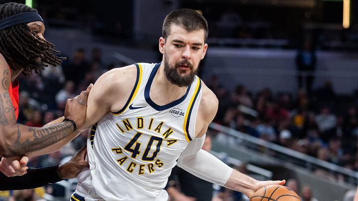 Mar 18, 2026; Indianapolis, Indiana, USA; Indiana Pacers center Ivica Zubac (40) dribbles the ball as Portland Trail Blazers center/forward Robert Williams III (35) defends in the first half at Gainbridge Fieldhouse. Mandatory Credit: Trevor Ruszkowski-Imagn Images Mar 18, 2026; Indianapolis, Indiana, USA; Indiana Pacers center Ivica Zubac (40) dribbles the ball as Portland Trail Blazers center/forward Robert Williams III (35) defends in the first half at Gainbridge Fieldhouse. Mandatory Credit: Trevor Ruszkowski-Imagn Images
