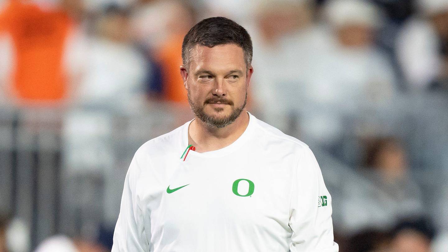 Oregon Ducks Flex New Helmet In Major Recruiting Weekend Statement