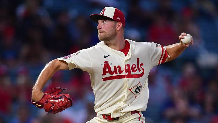 Los Angeles Angels pitcher Reid Detmers (48) throws Los Angeles Angels pitcher Reid Detmers (48) throws