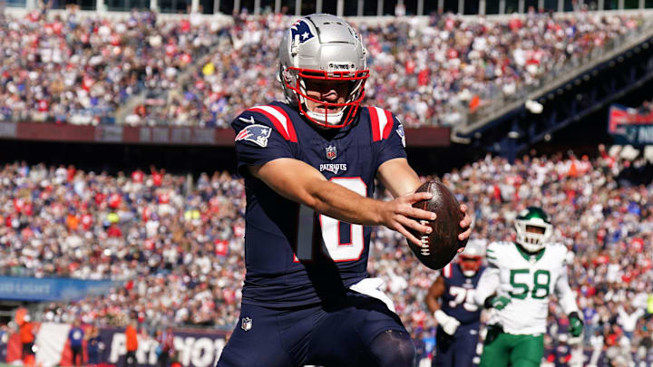 Oct 27, 2024; Foxborough, Massachusetts, USA; New England Patriots quarterback Drake Maye (10) runs the ball for a touchdown against the New York Jets in the first quarter at Gillette Stadium. Mandatory Credit: David Butler II-Imagn Images