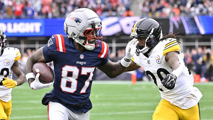 Sep 20, 2026; Foxborough, Massachusetts, USA; New England Patriots wide receiver Romeo Doubs (87) runs after a catch against the Pittsburgh Steelers at Gillette Stadium. Mandatory Credit: Eric Canha-Imagn Images Sep 20, 2026; Foxborough, Massachusetts, USA; New England Patriots wide receiver Romeo Doubs (87) runs after a catch against the Pittsburgh Steelers at Gillette Stadium. Mandatory Credit: Eric Canha-Imagn Images