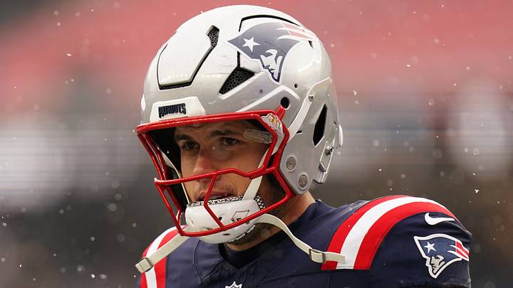 Dec 14, 2025; Foxborough, Massachusetts, USA; New England Patriots tight end Hunter Henry (85) warms up before the start of the game against the Buffalo Bills at Gillette Stadium. Mandatory Credit: David Butler II-Imagn Images Dec 14, 2025; Foxborough, Massachusetts, USA; New England Patriots tight end Hunter Henry (85) warms up before the start of the game against the Buffalo Bills at Gillette Stadium. Mandatory Credit: David Butler II-Imagn Images