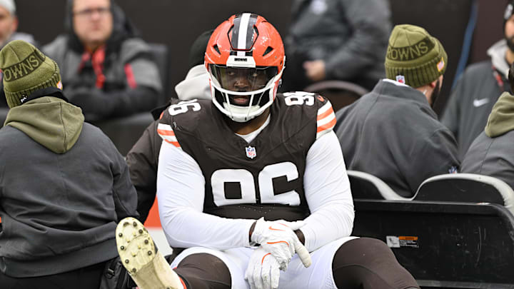 Cleveland Browns defensive tackle Maliek Collins