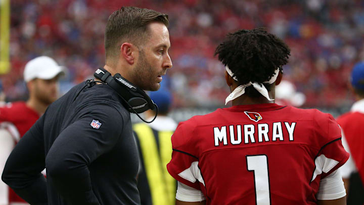 Cardinals head coach Kliff Kingsbury talks to quarterback Kyler Murray (1) during the second half of a game against the Lions on Sept. 8.
