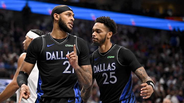 Nov 19, 2025; Dallas, Texas, USA; Dallas Mavericks forward P.J. Washington (25) and forward Daniel Gafford (21) celebrates a basket against the New York Knicks during the second quarter at the American Airlines Center. Mandatory Credit: Jerome Miron-Imagn Images