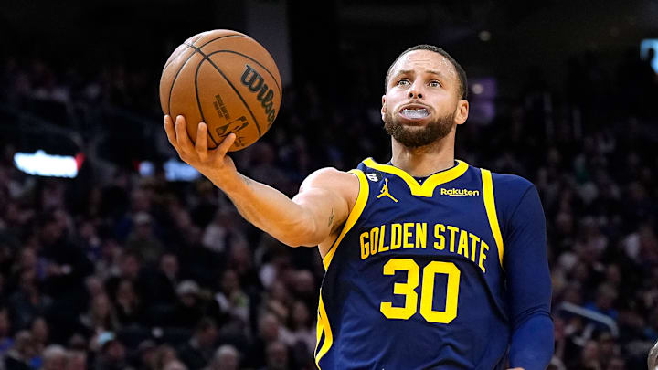Curry regresa este domingo con los Warriors