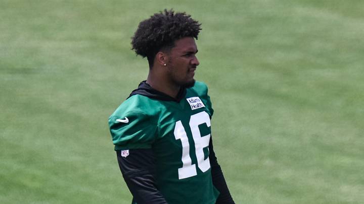 Jun 10, 2026; Florham Park, NY, USA; New York Jets tight end Kenyon Sadiq (16) warms up during minicamp at Atlantic Health Jets Training Center. Mandatory Credit: John Jones-Imagn Images Jun 10, 2026; Florham Park, NY, USA; New York Jets tight end Kenyon Sadiq (16) warms up during minicamp at Atlantic Health Jets Training Center. Mandatory Credit: John Jones-Imagn Images