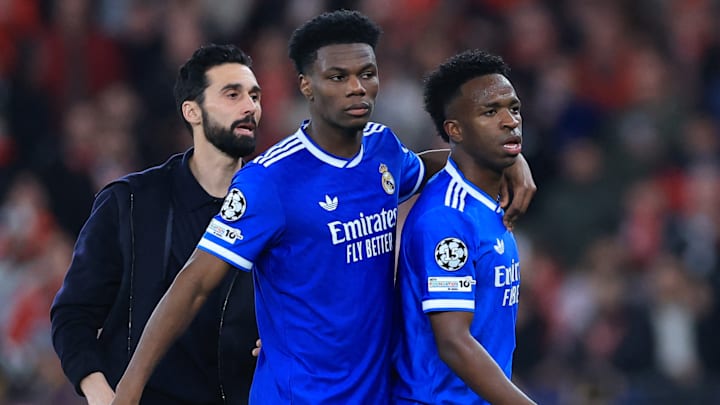 ดาวเรอัล มาดริด วินิซิอุส จูเนียร์ ถูกการดูหมิ่นเหยียดผิว บังคับให้เลื่อนการแข่งขันและกระตุ้นให้ยูฟ่าประกาศภาวะฉุกเฉิน