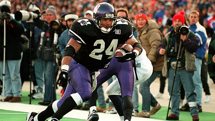 Northwestern running back Darnell Autry scores a touchdown against Penn State on Nov. 4, 1995