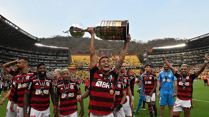 Após 2022 de destaque, João Gomes é negociado pelo Flamengo; volante vai para o futebol da Inglaterra.