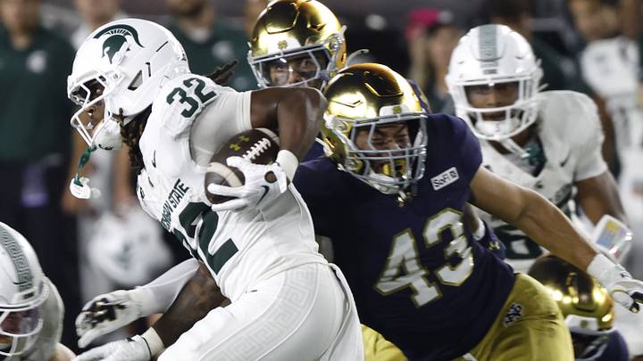 Sep 19, 2026; South Bend, Indiana, USA; Michigan State Spartans running back Kenneth Williams (32) runs against Notre Dame Fighting Irish linebacker Kahanu Kia (43) during the first half at Notre Dame Stadium. Mandatory Credit: Michael Caterina-Imagn Images Sep 19, 2026; South Bend, Indiana, USA; Michigan State Spartans running back Kenneth Williams (32) runs against Notre Dame Fighting Irish linebacker Kahanu Kia (43) during the first half at Notre Dame Stadium. Mandatory Credit: Michael Caterina-Imagn Images