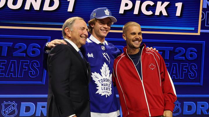 Jun 26, 2026; Buffalo, New York, USA; Gavin McKenna poses with NHL commissioner Gary Bettman and singer Justin Bieber after being selected with the first pick in the first round of the 2026 NHL Draft by the Toronto Maple Leafs at KeyBank Center. Mandatory Credit: Timothy T. Ludwig-Imagn Images