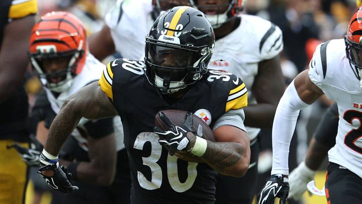 Pittsburgh Steelers running back Jaylen Warren Pittsburgh Steelers running back Jaylen Warren