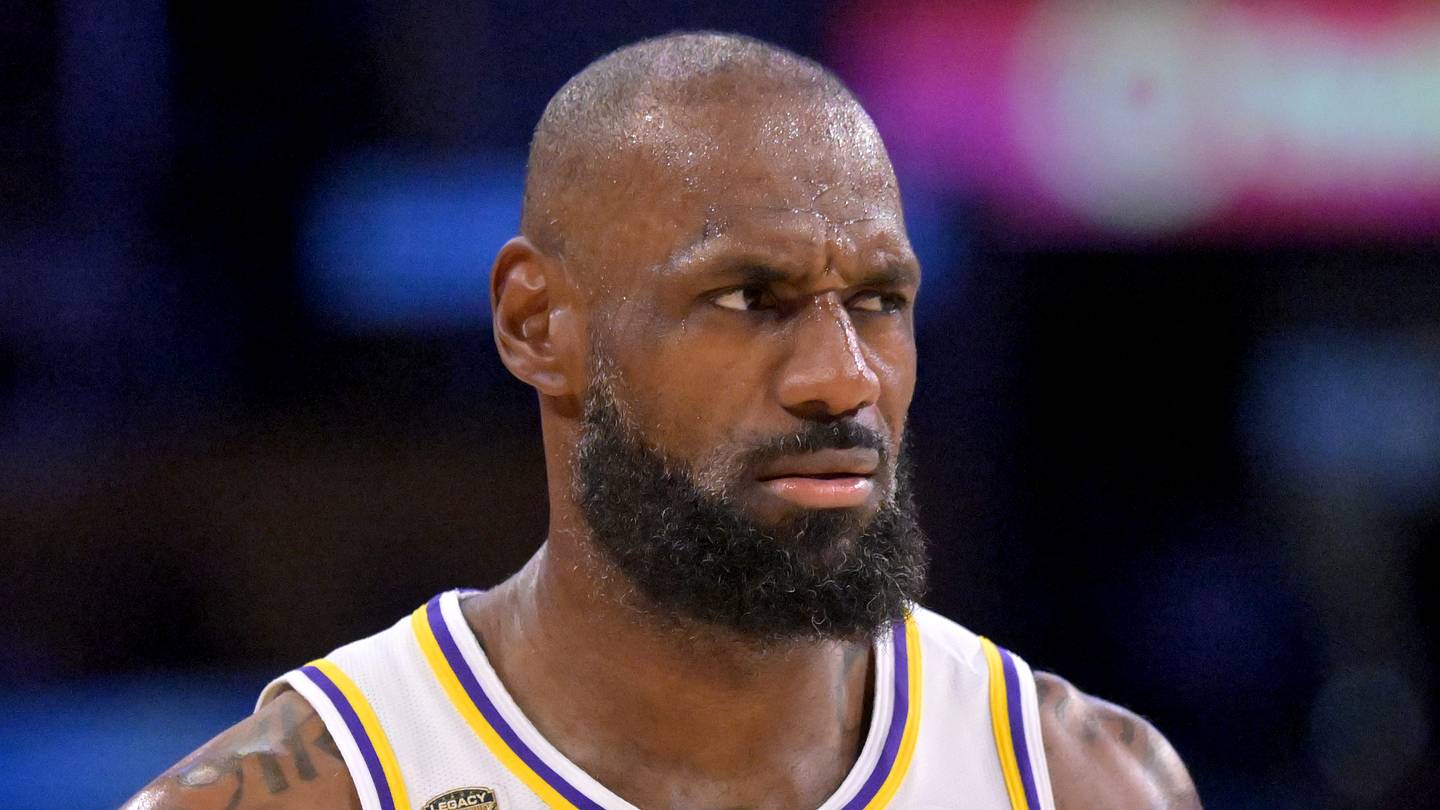 Warriors finally benefit from LeBron decision after link to 76ers castoff