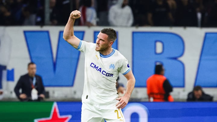 Jordan Veretout a marqué sur pénalty contre l'AEK Athènes. Jordan Veretout a marqué sur pénalty contre l'AEK Athènes.