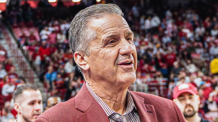 Arkansas Razorbacks coach John Calipari against the Oklahoma Sooners at Bud Walton Arena in Fayetteville, Ark.