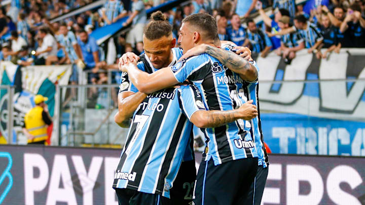 Gremio enfrenta o Internacional pelo Gauchão