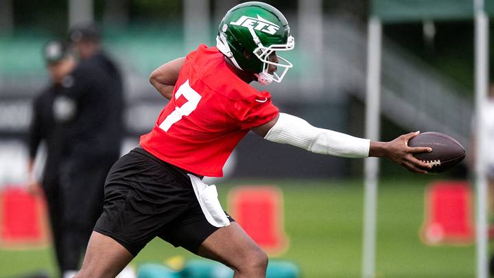 Taking a closer look at the Jets' QB situation. Taking a closer look at the Jets' QB situation.