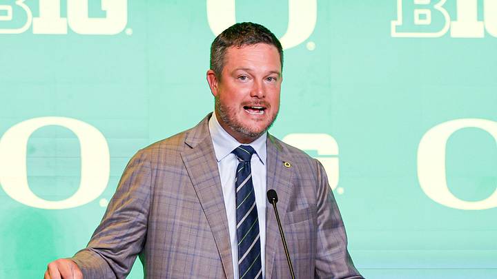 Jul 29, 2026; Chicago, IL, USA; Oregon Football head coach Dan Lanning speaks during Big Ten Media Days at Hilton Chicago. Mandatory Credit: Kamil Krzaczynski-Imagn Images Jul 29, 2026; Chicago, IL, USA; Oregon Football head coach Dan Lanning speaks during Big Ten Media Days at Hilton Chicago. Mandatory Credit: Kamil Krzaczynski-Imagn Images