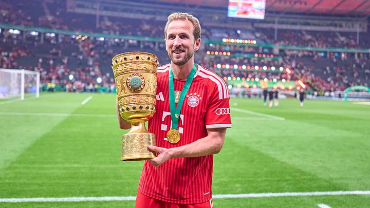 Harry Kane mit dem DFB-Pokal Harry Kane mit dem DFB-Pokal