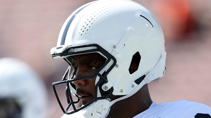Penn State Nittany Lions defensive end Dani Dennis-Sutton (33).