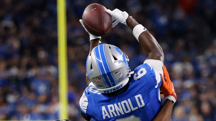 Sep 14, 2025; Detroit, Michigan, USA; Detroit Lions cornerback Terrion Arnold (6) catches a pass intended for Chicago Bears wide receiver Rome Odunze (15) during the second half of the game at Ford Field. Mandatory Credit: David Reginek-Imagn Images Sep 14, 2025; Detroit, Michigan, USA; Detroit Lions cornerback Terrion Arnold (6) catches a pass intended for Chicago Bears wide receiver Rome Odunze (15) during the second half of the game at Ford Field. Mandatory Credit: David Reginek-Imagn Images